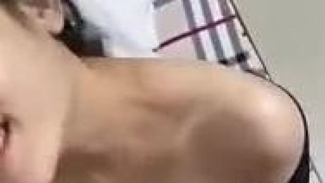 Chưa kịp cởi đồ !