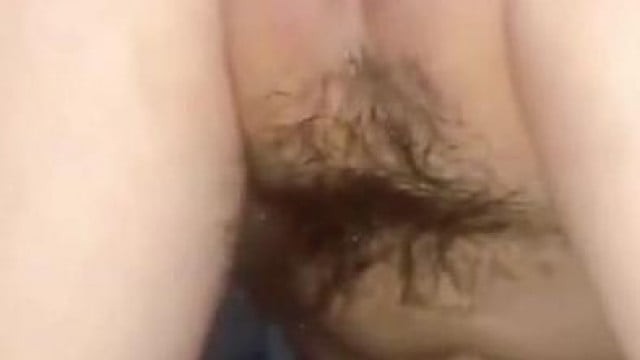 ” Đi làm thì ít mà chổng đít cho đồng nghiệp địt thì nhiều ” .