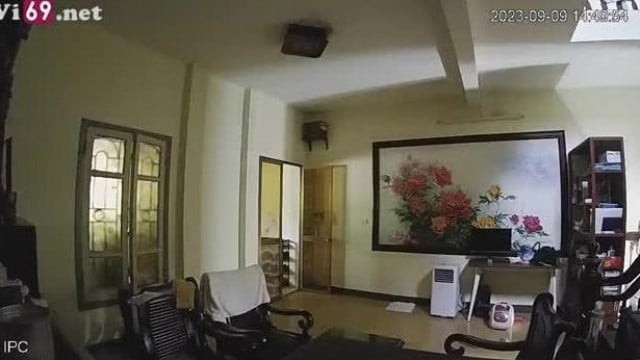 Hack camera em gái vú to xinh đẹp khỏa thân ở nhà