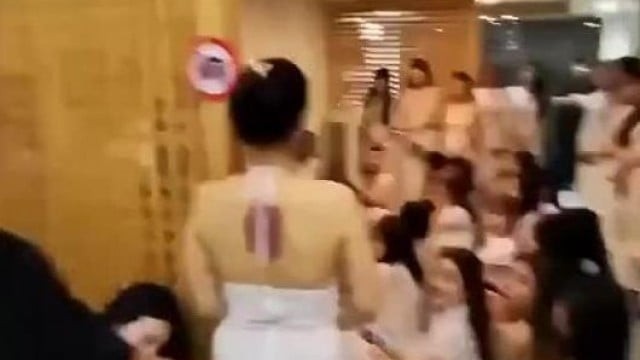 Lạc vào động bàn tơ