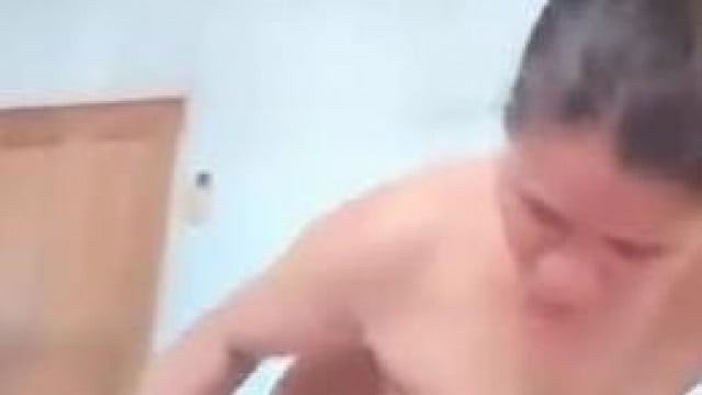 ” Lớn rồi vẫn bú sữa mẹ !”